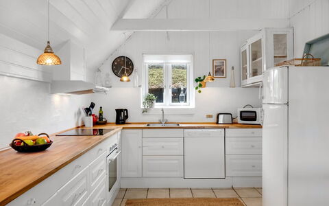 Annielle - from the Sea: Flooring, Keuken, Interieur Ontwerp, Toestel Van De Keuken, Hout, Cabinetry, Meubilair, Countertop, Verdieping, Huishoudapparatuur