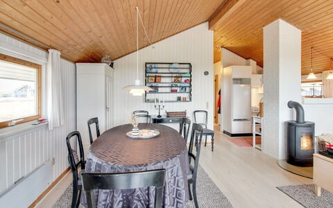 Olufdine - 400M from the Sea: Huis, Huis, Dak, Verblijf, Struik, Siding, Deur, Tuin, Boerderij