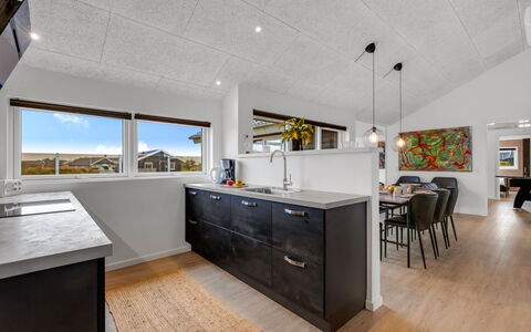 Tola - 450M from the Sea: Keuken, Countertop, Flooring, Interieur Ontwerp, Plafond, Hout, Major Appliance, Verdieping, Toestel Van De Keuken, Cabinetry