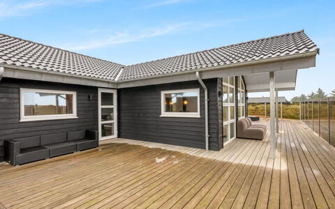 Tola - 450M from the Sea: Hout, Dak, Deur, Huis, Siding, Verblijf, Plank, Hardwood, Dek, Veranda