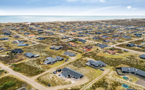 Tola - 450M from the Sea: Landschap, Helling, Zand