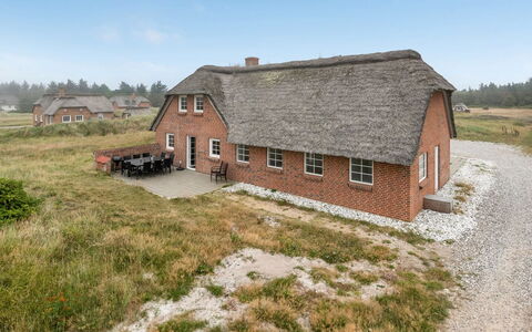 Matrona - 750M from the Sea: Dak, Verblijf, Huis, Land Lot, Thatching, Landelijk Gebied, Boerderij, Dorp, Schuur