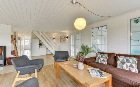 Matrona - 750M from the Sea: Flooring, Meubilair, Hout, Verdieping, Interieur Ontwerp, Houten Vloer, Plafond, Bankstel, Tafel, Huis
