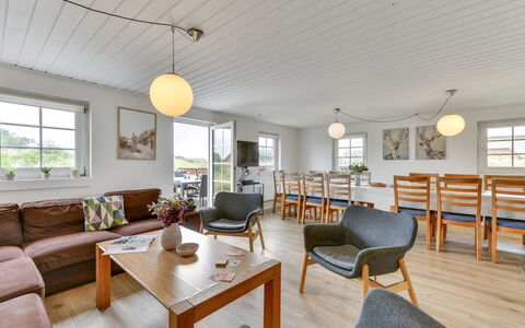 Matrona - 750M from the Sea: Hout, Meubilair, Huis, Verdieping, Hardwood, Deur, Beits, Stoel, Keuken En Eettafel, Houten Vloer