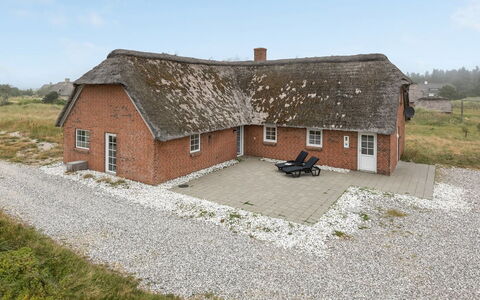 Matrona - 750M from the Sea: Verblijf, Huis, Huis, Dak, Veranda, Landgoed, Siding, Garden Gebouwen, Boerderij, Werf