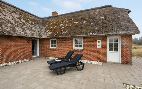 Matrona - 750M from the Sea: Verblijf, Huis, Huis, Dak, Veranda, Landgoed, Siding, Garden Gebouwen, Boerderij, Werf
