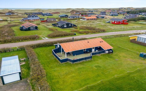Odmar - 300M from the Sea: Hout, Huis, Verblijf, Huis, Dak, Landelijk Gebied, Siding, Blokhut, Garden Gebouwen, Hardwood