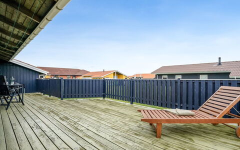Odmar - 300M from the Sea: Hout, Huis, Verblijf, Huis, Dak, Landelijk Gebied, Siding, Blokhut, Garden Gebouwen, Hardwood