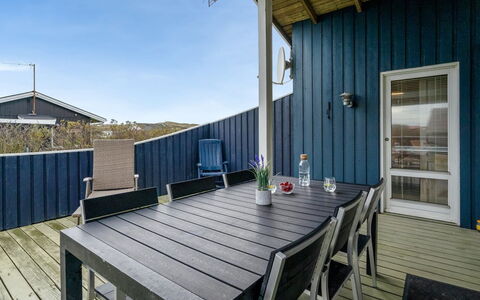Odmar - 300M from the Sea: Hout, Huis, Verblijf, Huis, Dak, Landelijk Gebied, Siding, Blokhut, Garden Gebouwen, Hardwood