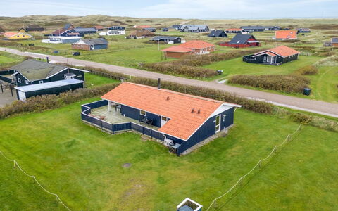 Odmar - 300M from the Sea: Hout, Huis, Verblijf, Huis, Dak, Landelijk Gebied, Siding, Blokhut, Garden Gebouwen, Hardwood