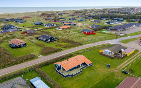 Odmar - 300M from the Sea: Hout, Huis, Verblijf, Huis, Dak, Landelijk Gebied, Siding, Blokhut, Garden Gebouwen, Hardwood