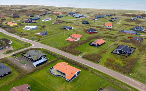 Odmar - 300M from the Sea: Hout, Huis, Verblijf, Huis, Dak, Landelijk Gebied, Siding, Blokhut, Garden Gebouwen, Hardwood