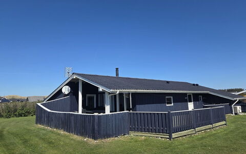 Odmar - 300M from the Sea: Hout, Huis, Verblijf, Huis, Dak, Landelijk Gebied, Siding, Blokhut, Garden Gebouwen, Hardwood