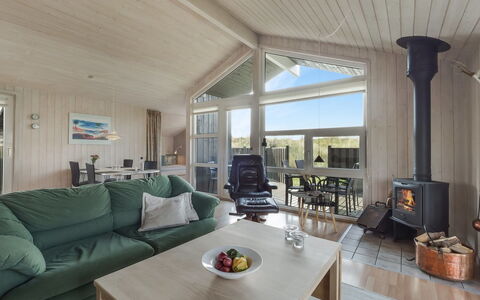 Suometar - 400M from the Sea: Hout, Huis, Huis, Verblijf, Plafond, Deur, Woonkamer, Hardwood, Bankstel