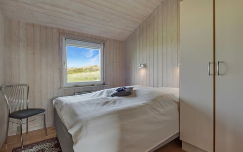 Suometar - 400M from the Sea: Muur, Hout, Plafond, Slaapkamer, Verdieping, Flooring, Interieur Ontwerp, Bed, Laken, Huis