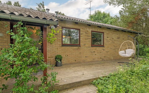Flor - 900M from the Sea: Huis, Struik, Verblijf, Huis, Fiets, Siding, Tuin, Backyard, Werf