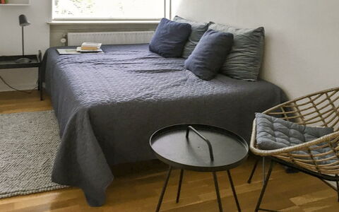 Flor - 900M from the Sea: Meubilair, Slaapkamer, Interieur Ontwerp, Flooring, Verdieping, Bed, Bedding, Laken, Hout, Linens