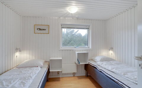 Carelle - 300M from the Sea: Hout, Slaapkamer, Verdieping, Plafond, Flooring, Bed, Interieur Ontwerp, Bedding, Laken, Kamer