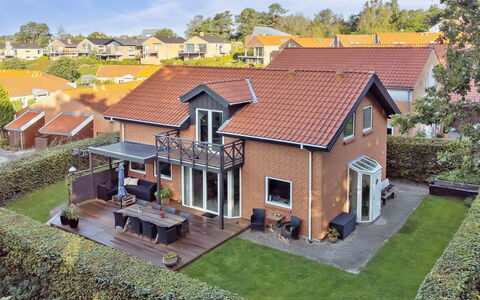 Thiokk - 500M from the Sea: Hout, Huis, Veranda, Dek, Hardwood, Dak, Beits, Houten Vloer, Eco Hotel