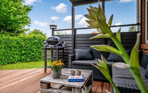 Thiokk - 500M from the Sea: Hout, Huis, Veranda, Dek, Hardwood, Dak, Beits, Houten Vloer, Eco Hotel