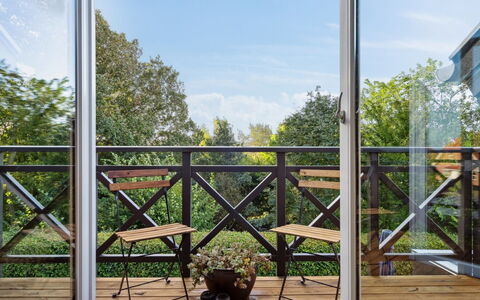 Thiokk - 500M from the Sea: Hout, Huis, Veranda, Dek, Hardwood, Dak, Beits, Houten Vloer, Eco Hotel