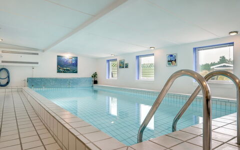 Lenni - 700M from the Sea: Hout, Huis, Veranda, Dek, Hardwood, Dak, Beits, Houten Vloer, Eco Hotel