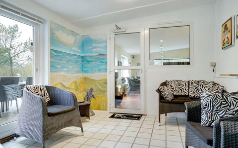 Lenni - 700M from the Sea: Hout, Huis, Veranda, Dek, Hardwood, Dak, Beits, Houten Vloer, Eco Hotel