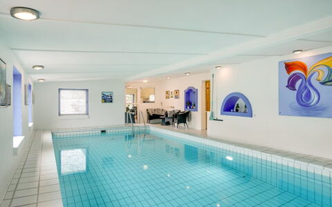 Lenni - 700M from the Sea: Hout, Huis, Veranda, Dek, Hardwood, Dak, Beits, Houten Vloer, Eco Hotel