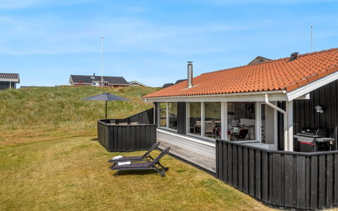 Nedelko - 250M from the Sea: Dak, Huis, Huis, Verblijf, Veranda, Schaduw, Siding, Werf, Boerderij, Outdoor Structuur
