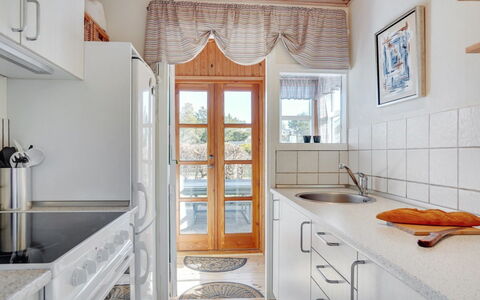 Ingebritt - 1.5Km from the Sea: Flooring, Interieur Ontwerp, Hout, Keuken, Verdieping, Meubilair, Countertop, Plafond, Cabinetry, Kamer
