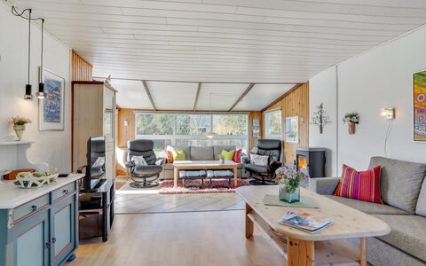 Ingebritt - 1.5Km from the Sea: Meubilair, Interieur Ontwerp, Bankstel, Flooring, Plafond, Hout, Verdieping, Woonkamer, Kamer, Verlichting
