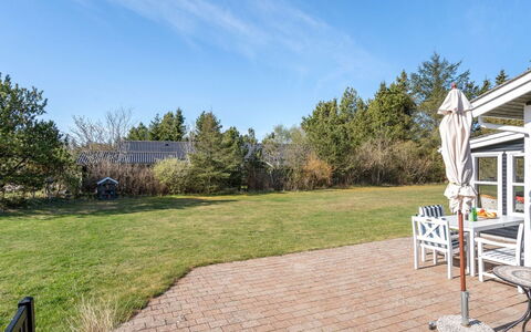 Ingebritt - 1.5Km from the Sea: Lucht, Struik, Landschap, Land Lot, Tuin, Schaduw, Landscaping, Gazon, Landgoed