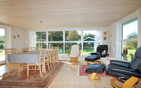 Tomke - 1.7Km from the Sea: Dak, Huis, Deur, Verblijf, Schaduw, Siding, Werf, Landgoed, Backyard