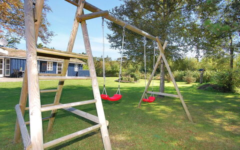 Tomke - 1.7Km from the Sea: Dak, Huis, Deur, Verblijf, Schaduw, Siding, Werf, Landgoed, Backyard
