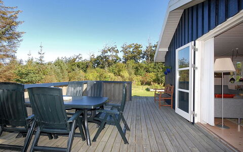 Tomke - 1.7Km from the Sea: Dak, Huis, Deur, Verblijf, Schaduw, Siding, Werf, Landgoed, Backyard