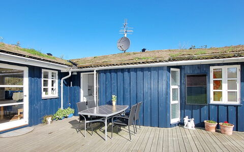 Tomke - 1.7Km from the Sea: Dak, Huis, Deur, Verblijf, Schaduw, Siding, Werf, Landgoed, Backyard
