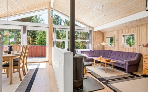 Anneke - 2Km from the Sea: Hout, Interieur Ontwerp, Plafond, Flooring, Huis, Verdieping, Meubilair, Woonkamer, Verblijf, Deur