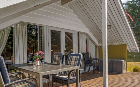 Maritha - 950M from the Sea: Hout, Schaduw, Stoel, Veranda, Hardwood, Plafond, Verblijf, Dek, Buitenmeubels, Plank