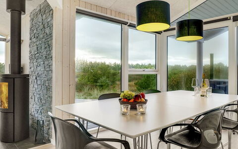 Danila - 600M from the Sea: Meubilair, Interieur Ontwerp, Flooring, Stoel, Hout, Tafel, Keuken En Eettafel, Verdieping, Plafond, Eetkamer