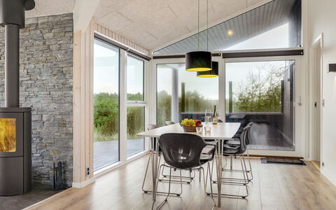 Danila - 600M from the Sea: Flooring, Hout, Verdieping, Interieur Ontwerp, Meubilair, Houten Vloer, Huis, Stoel, Woonkamer, Keuken En Eettafel