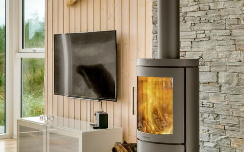 Danila - 600M from the Sea: Flooring, Hout, Meubilair, Verdieping, Interieur Ontwerp, Huis, Woonkamer, Beits, Houten Vloer, Houtkachel