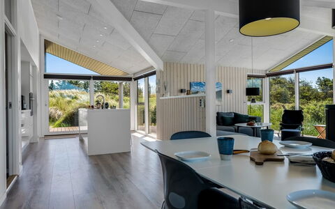 Danila - 600M from the Sea: Huis, Deur, Schaduw, Verblijf, Landgoed, Garden Gebouwen, Veranda, Ontwerp, Hardwood, Outdoor Structuur