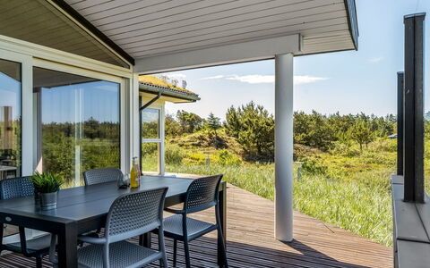 Danila - 600M from the Sea: Veranda, Huis, Dak, Schaduw, Dek, Outdoor Structuur, Landgoed, Balkon, Patio, Glas