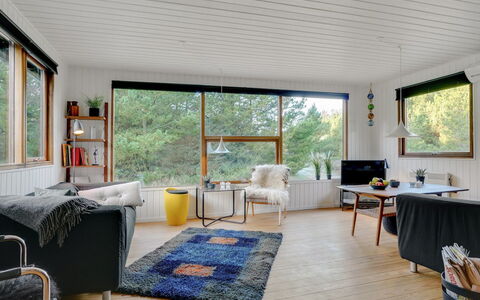 Antoinetta - 900M from the Sea: Meubilair, Interieur Ontwerp, Flooring, Hout, Verdieping, Woonkamer, Plafond, Bankstel, Kamer, Verlichting