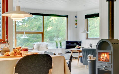 Antoinetta - 900M from the Sea: Meubilair, Interieur Ontwerp, Flooring, Hout, Plafond, Verdieping, Lichte Inrichting, Verlichting, Woonkamer, Stoel