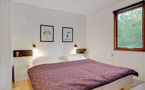 Antoinetta - 900M from the Sea: Hout, Interieur Ontwerp, Slaapkamer, Plafond, Bed, Flooring, Verdieping, Laken, Meubilair, Kamer