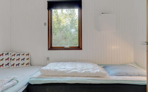 Antoinetta - 900M from the Sea: Bed, Muur, Slaapkamer, Hout, Interieur Ontwerp, Verdieping, Flooring, Laken, Bedding, Kamer