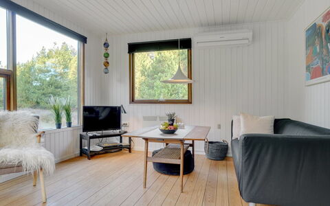 Antoinetta - 900M from the Sea: Flooring, Interieur Ontwerp, Hout, Bankstel, Meubilair, Woonkamer, Verdieping, Plafond, Houten Vloer, Kamer