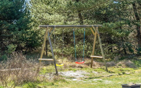 Antoinetta - 900M from the Sea: Hout, Speeltoestel, Schommel, Land Lot, Tuin, Schaduw, Bos, Gazon, Park, Backyard