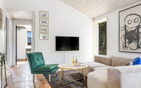 Kadife - 750M from the Sea: Meubilair, Interieur Ontwerp, Flooring, Bankstel, Verdieping, Muur, Woonkamer, Hout, Kamer, Plafond